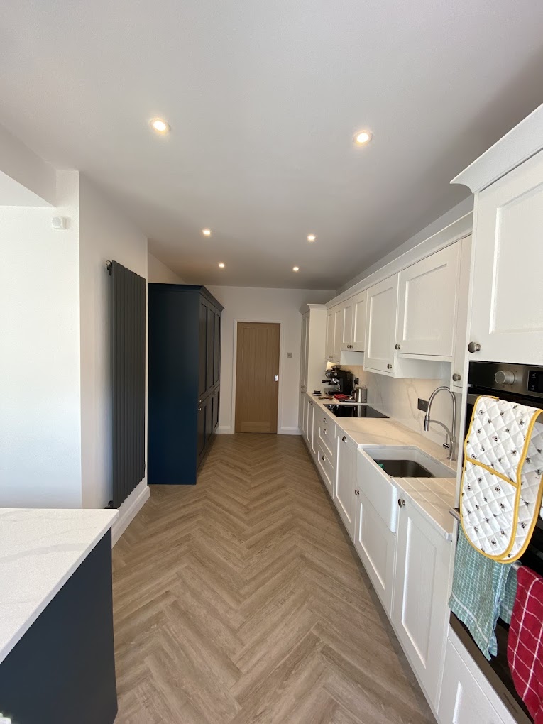 Kitchen recessed downlights and under-cabinet lighting